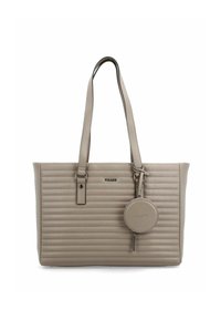 Bolso tote acolchado en color beige con dos asas largas, herrajes plateados y un monedero redondo desmontable. Detalle de logo destacado en la parte frontal.