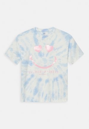 Kurzärmeliges blau-weißes Batik-T-Shirt mit pinken Herzaugen und Smiley-Gesicht sowie Text "Love Happiness."