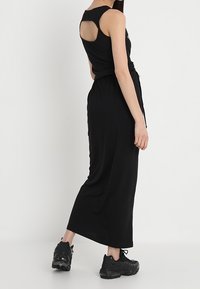 TWINTIP Maxiklänning - black