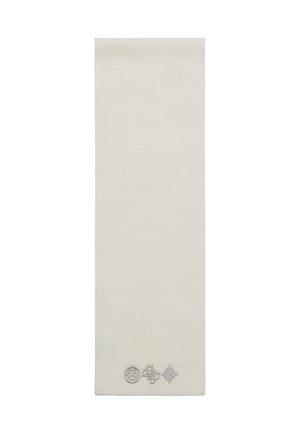 Sciarpa color beige chiaro realizzata in tessuto morbido, con una texture liscia e cuciture sottili, decorata con quattro emblemi vicino al fondo.