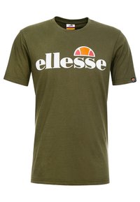 Olivově zelené tričko s krátkým rukávem s bílým logem "ellesse" a oranžovo-červenou polokružní grafikou na hrudi.