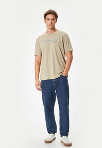 Koton - T-shirt z nadrukiem