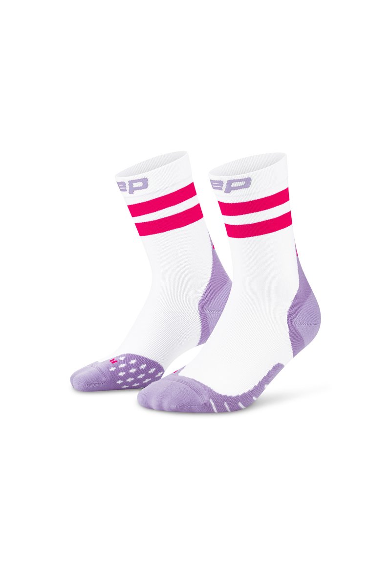 Calzini sportivi bianchi con righe rosa e viola, caratterizzati da una punta lavanda imbottita e da punti testurizzati sulla suola per una migliore aderenza.