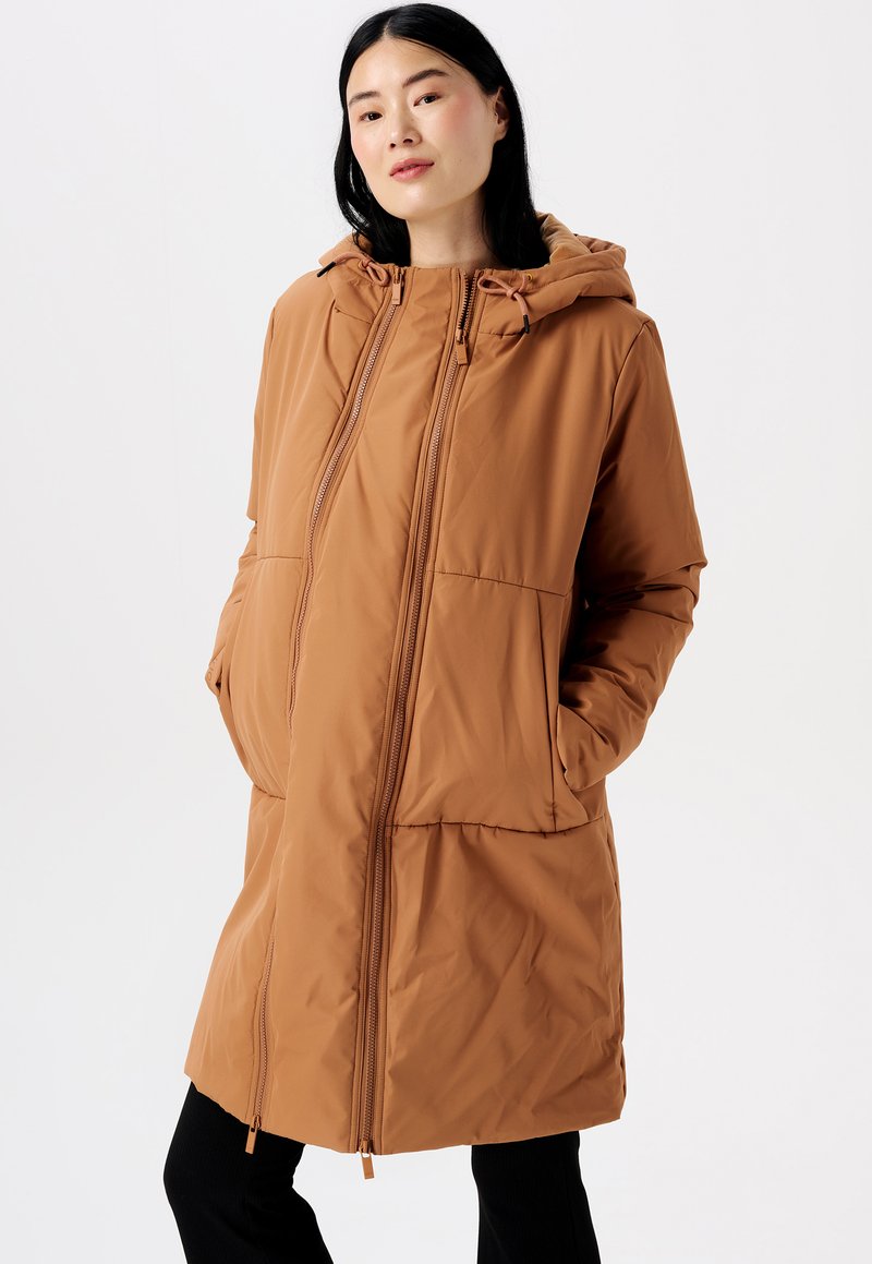 Braune gepolsterte Parkajacke mit einem Reißverschluss vorne, Kapuze und Seitentaschen. Verfügt über eine glatte Textur und eine leicht taillierte Passform.