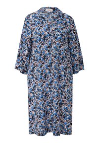 Robe ample mi-longue aux genoux avec un motif floral abstrait en bleu, noir, rose et blanc, manches trois-quarts et col.
