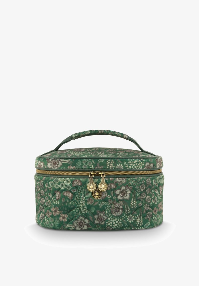 Groene, met bloemenpatroon bedrukte, gewatteerde cosmetica-etui met gouden rits, dubbele trekstangen en een gewatteerd handvat. Ronde vorm met een platte basis.