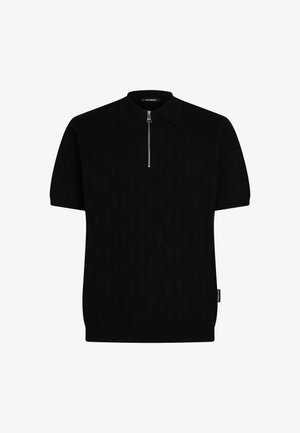 Fekete, rövid ujjú polo ing, cipzáros gallérral, texturált anyaggal és finom mintázattal. Az alján egy oldalsó logócimke található.