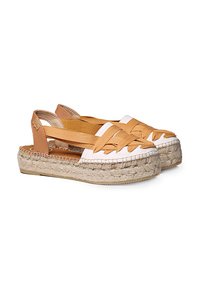 Bruna och vita espadrillosandaler med övre del av vävd tyg, elastiska remmar och en flätad jutesula. Platt och öppen tå-design.