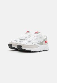 Fila V94M - Matalavartiset tennarit - white/gray violet