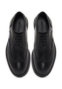 Zwarte leren dresschoenen met een wingtip-ontwerp, brogue-details, een gladde textuur en vetersluiting met vijf oogjes. Platte rubberen zool.