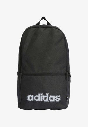 Zaino in poliestere nero con tasca anteriore con zip e logo Adidas in bianco. Presenta un manico superiore e spallacci imbottiti.