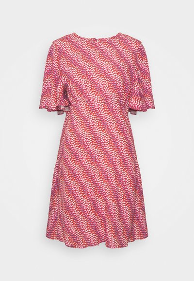 Vestido com um padrão em vermelho, rosa e branco. Mangas curtas, decote redondo e uma silhueta arredondada. Tecido leve.