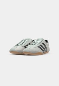 adidas Originals TOKYO UNISEX - Baskets basses - silver/core black