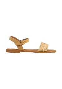 Sandale plate de couleur beige avec bride à la cheville et boucle, présentant une large sangle avant tressée avec un motif floral.