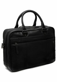 Schwarze Lederaktentasche mit zwei Griffen, einem Hauptfach mit Reißverschluss, einer Vordertasche und dezenten Steppnähten. Glatte Oberfläche und strukturierte Form.