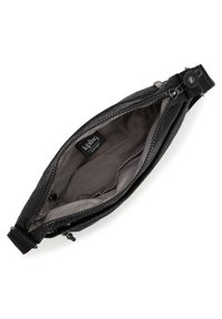 Sort stof crossbody tas med en lynlåslukning i toppen og glat grå foring indeni. Indeholder en Kipling label.