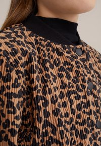 WE Fashion Bomber bunda - black