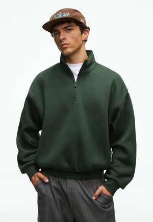 Bershka, HALF ZIP - JERSEY - Sweatshirt - dark green
