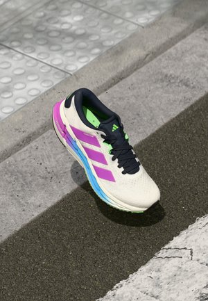 ADISTAR 4 M - Scarpe da corsa su strada - core white/purple burst/lime burst