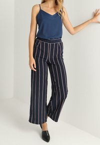 KIOMI Top - dark blue