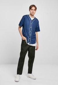 Urban Classics BASEBALL  - Camisa - spaceblue white