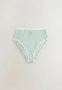 Heled mintsroheline puuvillane aluspüks, millel on valge pitsäär ja tikitud "Neljapäev" koos väikese lillede aktsendiga ees.