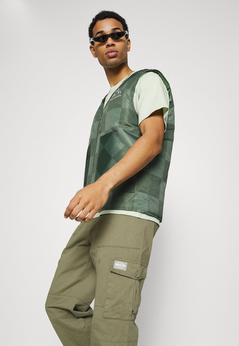 Herren Leichte Jacken | HUF HUF X PLEASURES MIDLAND VEST Weste olive/oliv - VO37042 Herren Leichte Jacken | HUF HUF X PLEASURES MIDLAND VEST Weste olive/oliv - VO37042