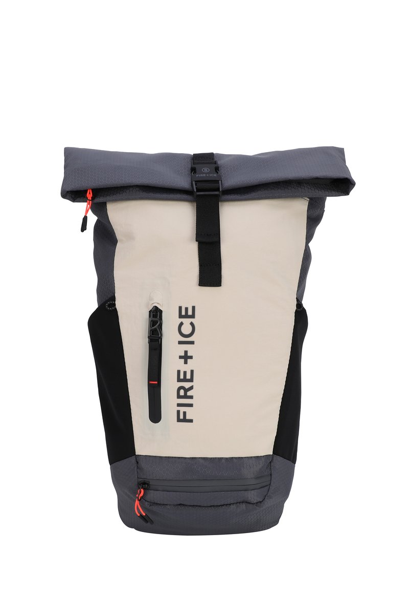 Rucksack mit Rollverschluss in Grau und Creme, aus strapazierfähigem Stoff mit texturiertem Finish. Verfügt über eine äußere Reißverschlusstasche und verstellbare Träger.