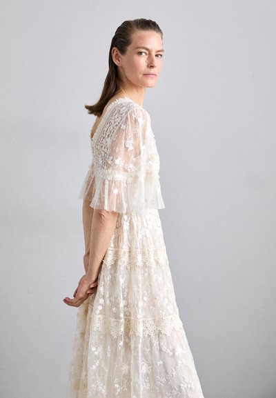 Needle & Thread ARAMINTA GOWN - Oblečenie na špeciálnu príležitosť - cream/cream