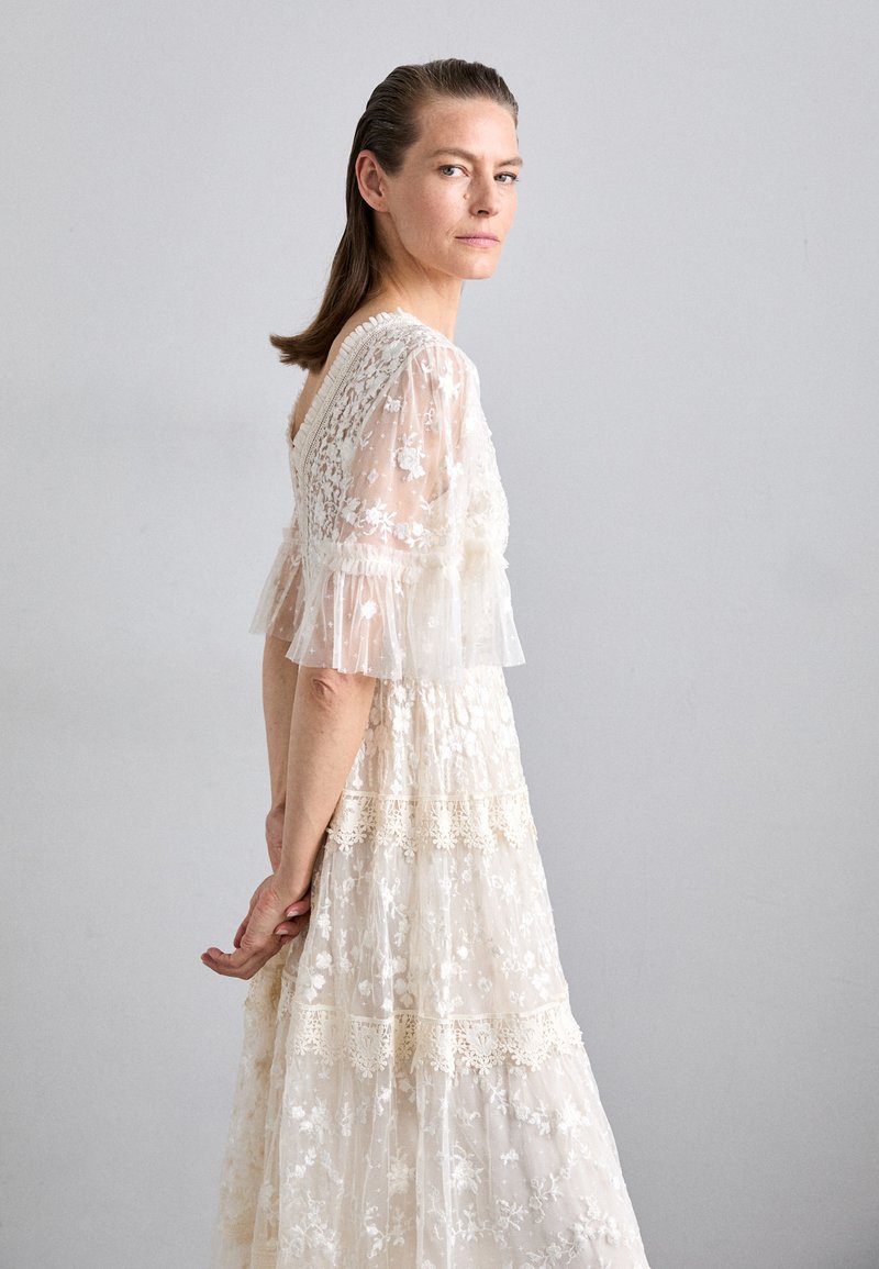 Wedding Dress Needle And Thread Midsummer Dress Needle Thread, Midsummer Lace Round Neck Gown Wedding Dress Wedding Dress Needle And Thread Midsummer Dress Needle Thread, Midsummer Lace Round Neck Gown Wedding Dress