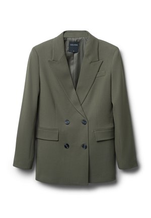 Blazer doppiopetto verde oliva con rever a punta, quattro bottoni neri, due tasche a pattina e una piccola tasca sul petto, taglia S.