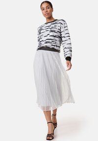 Taifun GLITZER-EFFEKT - A-Linien-Rock - silber