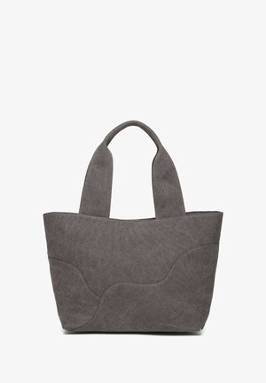 Szürke szövet bevásárlótáska texturált felülettel, két rövid fogóval és lágy, ívelt kialakítással. Egyszerű külső, látható fémes alkatrészek nélkül.