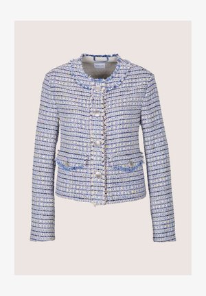 Lichtblauw-witte tweed jas met rafelige randen, zilveren knopen, twee voorszakken en een ronde halslijn.