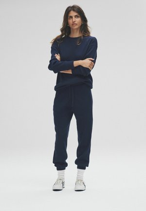 CREW NECK AND CUFFED JOGGERS SET - Pyjamas - navy