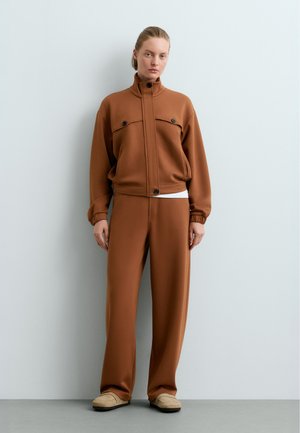 OYSHO, HIGH-NECK CROPPED JACKET - Veste légère - cognac