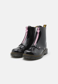 Dr. Martens BEX HEART ZIP BOOT  - Klasszikus bokacsizmák - black/pale pink
