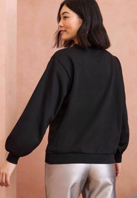 Love & Roses PETITE FIT  - Ikdienas džemperis - black