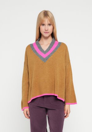 SWEATER HUG - Pulover - camel