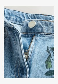 Unausgewählt, mid blue denim floral print