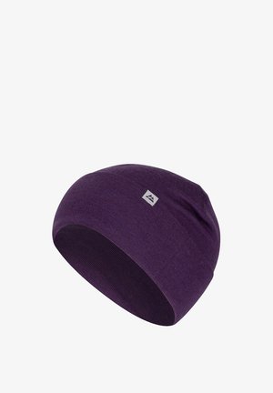 Beanie a maglia viola con una texture liscia e una vestibilità aderente. Presenta una piccola etichetta con logo sul davanti. Ideale per il calore nelle giornate fredde.