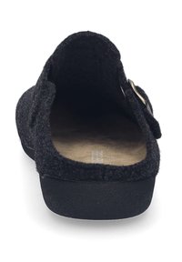Schwarzer Filzschuh mit abgerundetem Zehenbereich, weicher Textur und einem kleinen runden Schnallendetail an der Seite. Flache, langlebige Gummisohle.