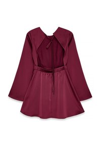 Abito in satin bordeaux con maniche lunghe, scollatura a V profonda e vita elastica. Presenta un dettaglio con fiocco sul retro e una gonna fluida.