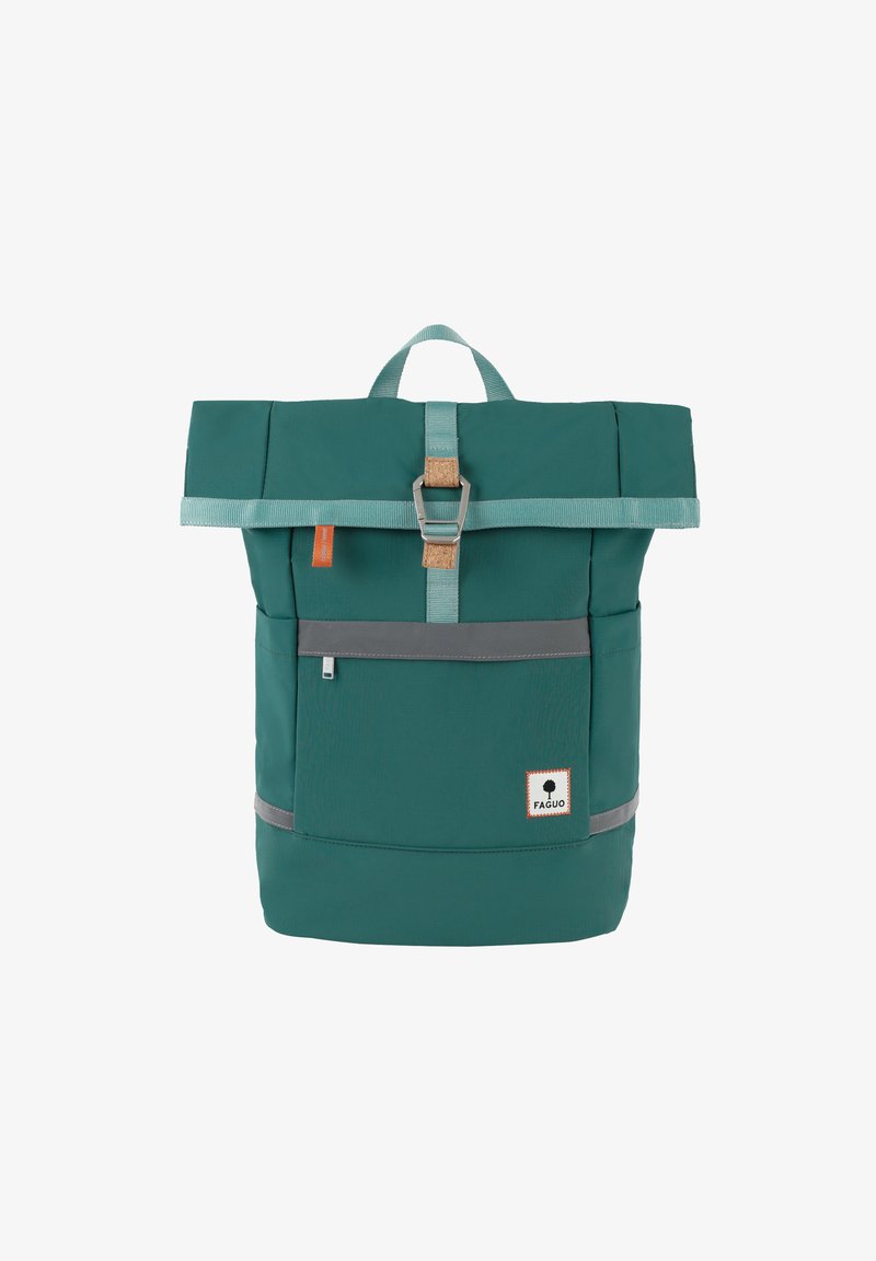 Teal roll-top rugzak gemaakt van duurzaam materiaal met een voorzak, grijze accenten, tan kleurige sluiting en een bovenhandvat voor gemakkelijk dragen.