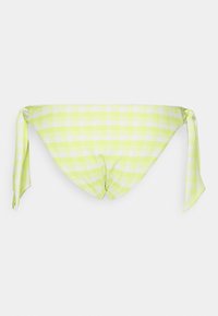 Top de biquíni bandeau com padrão de quadrados em amarelo e branco, com fitas de cada lado e um acabamento em tecido texturizado.
