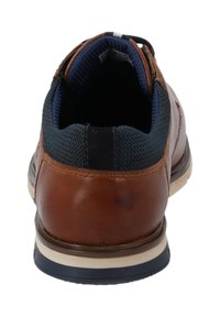 Bruine leren schoen met marineblauwe textielaccenten, ronde neus en roomkleurige zool. Voorzien van een gevoerde kraag en textiel met structuur.