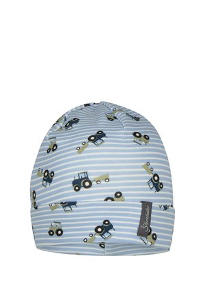 Bonnet pour bébé rayé bleu clair et blanc avec des imprimés répétés de tracteurs et remorques en bleu et beige, doté d'une petite étiquette de marque en tissu.
