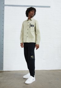 Calvin Klein Jeans TWO TONE MONOGRAM PANT - Pantaloni sportivi - black