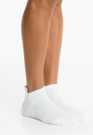 OYSHO, 3 PACK - Sneakersokken - white