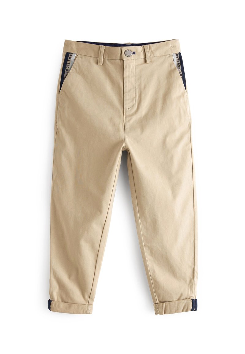 Pantaloni beige in cotone a taglio slim, con due tasche frontali, chiusura con bottone e dettaglio blu navy sui polsini.